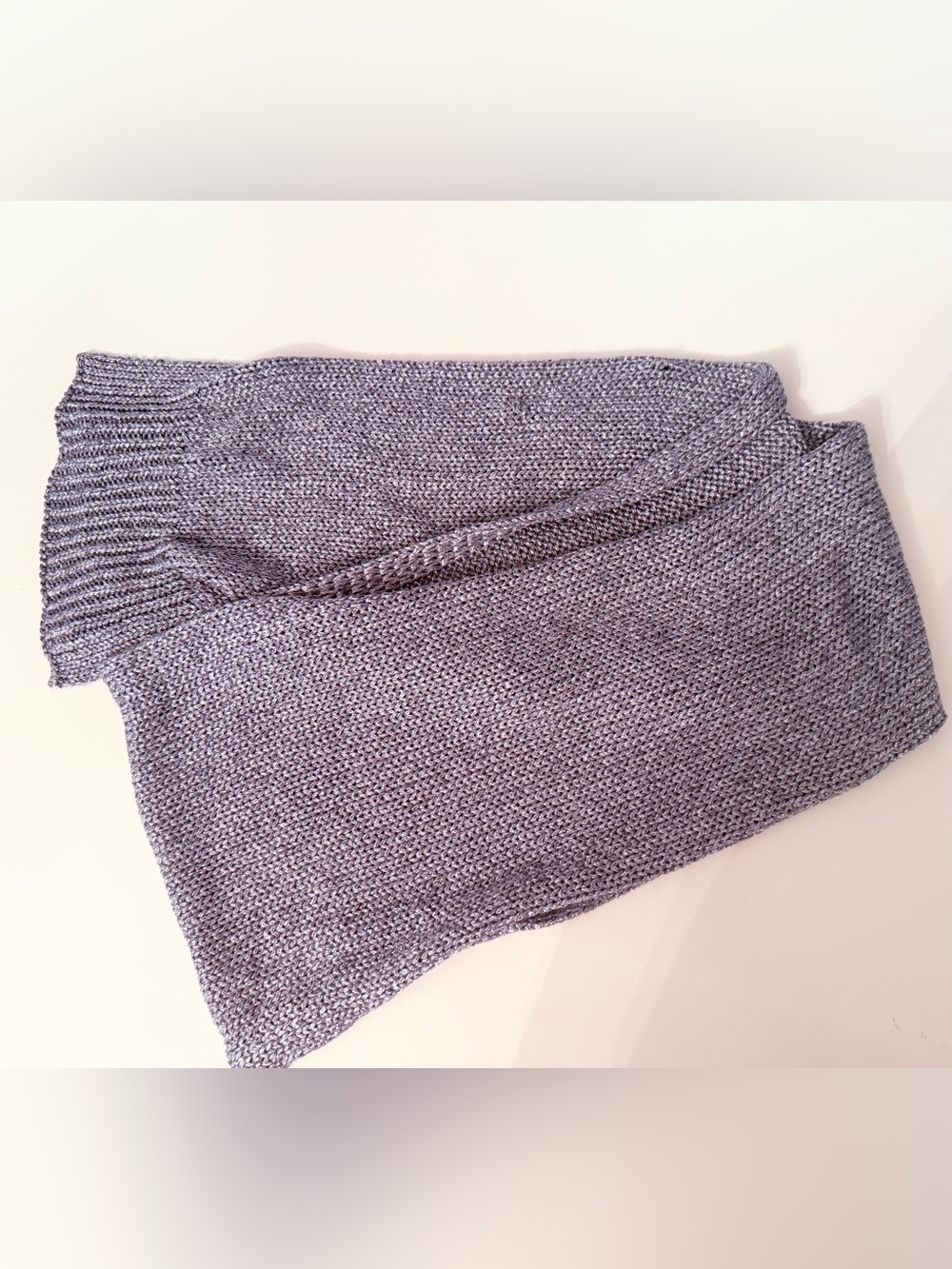 !! DO NOT BUY !!
Theory gray knit long scarf